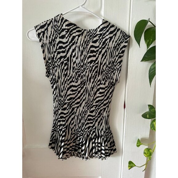 Milano Women’s size medium zebra top - Picture 4 of 7